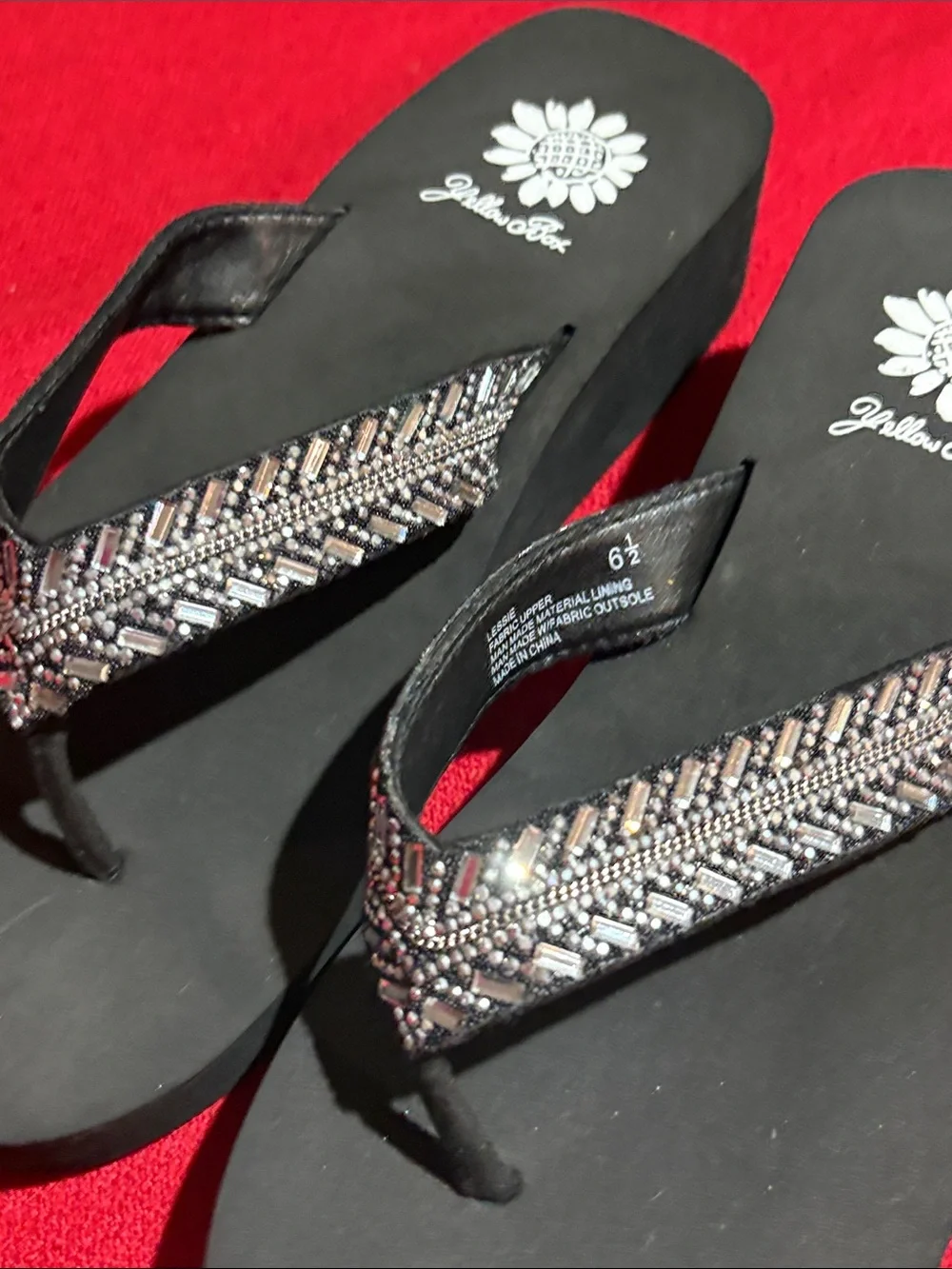 WOMEN'S BLACK  YELLOW BOX 6.5  WEDGE FLIP FLOPS BLING SPARKLE RHINESTONES LESSIE - Picture 10 of 10